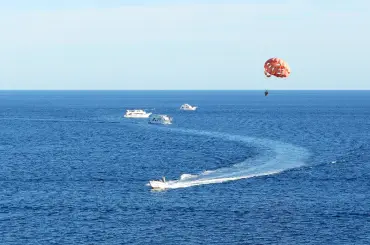 Makadi Bay: Parasailing, Jet Boat, Banana, Sofa & Transfers - Photo 5