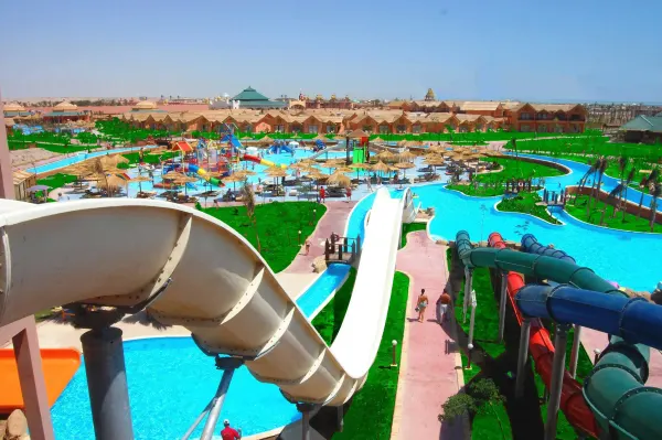 Wasserrutschen und Pools im Jungle Aqua Park in Hurghada