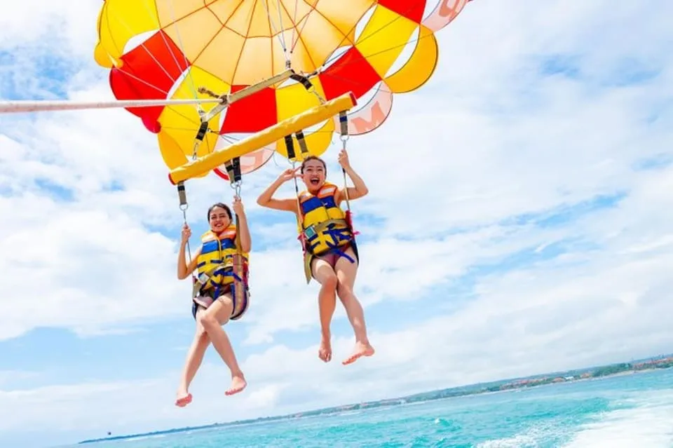 Sahl Hasheesh: Glass Boat and Parasailing with Watersports - Image 8