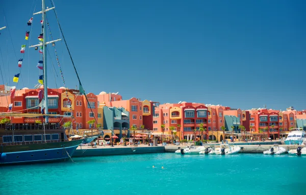 Depuis El Gouna : visite des principaux sites de la ville et aventure en parachute ascensionnel