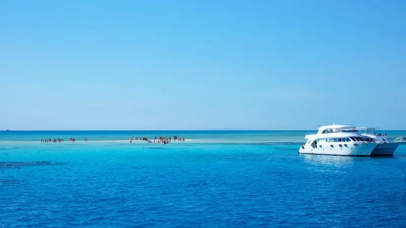 Gita in barca con snorkeling nelle acque cristalline del Mar Rosso vicino a Sharm El Sheikh