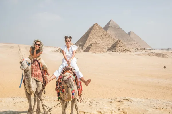 Cairo: Female-Guided Pyramids, Bazaar, and Museum Tour - Egypt Tour