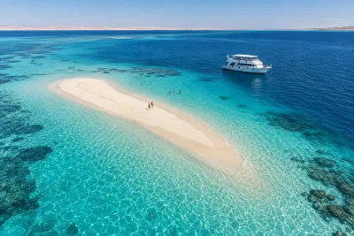 رحلة بحرية فاخرة بالجزر الثلاث في الغردقة – Orange Bay، Magawish و White Island