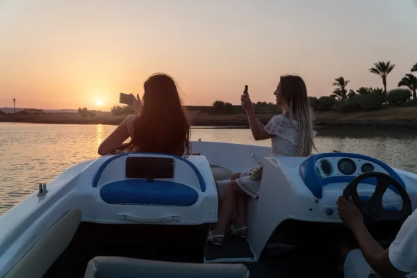 Da El Gouna: Gita privata in motoscafo con 3 punti per lo snorkeling