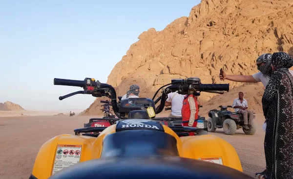 Safari privato in ATV da Sahl Hasheesh con giro in cammello