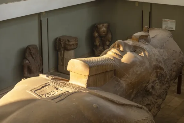 Da El Gouna Tour privato Giza Saqqara Menfi e Khan el Khalili