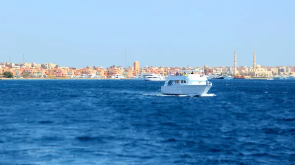 Makadi: Dolphin Watching Private Yacht Cruise with Island Stop & Snorkeling
