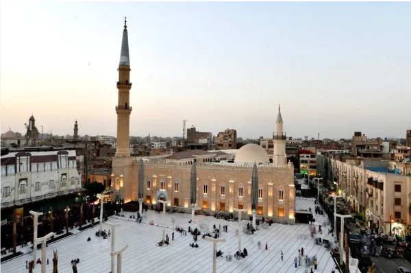 مسجد الحسين | دليل الزيارة وأبرز معالم القاهرة