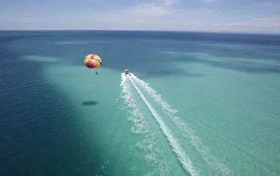 Sahl Hasheeshi linnaekskursioon ja parasailingu kogemus — 4 tundi