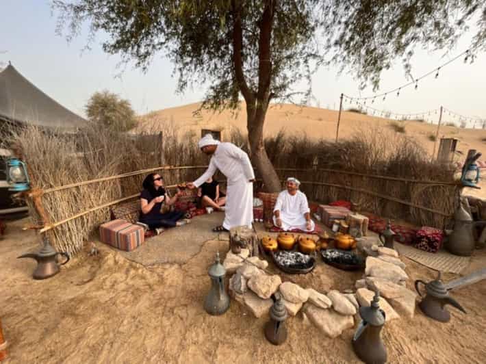 Beduinen in der Wüste von Marsa Alam - Traditionelles Leben mit Kamelen