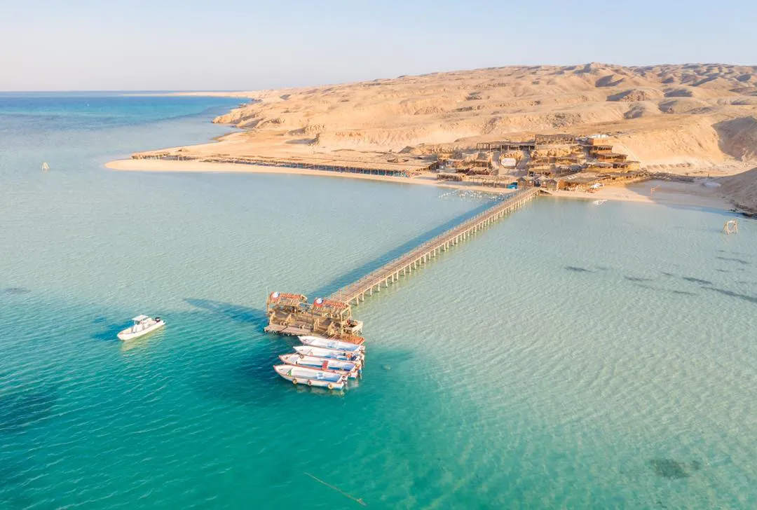 Bateau touristique standard pour Orange Bay — grand navire confortable avec plusieurs passagers