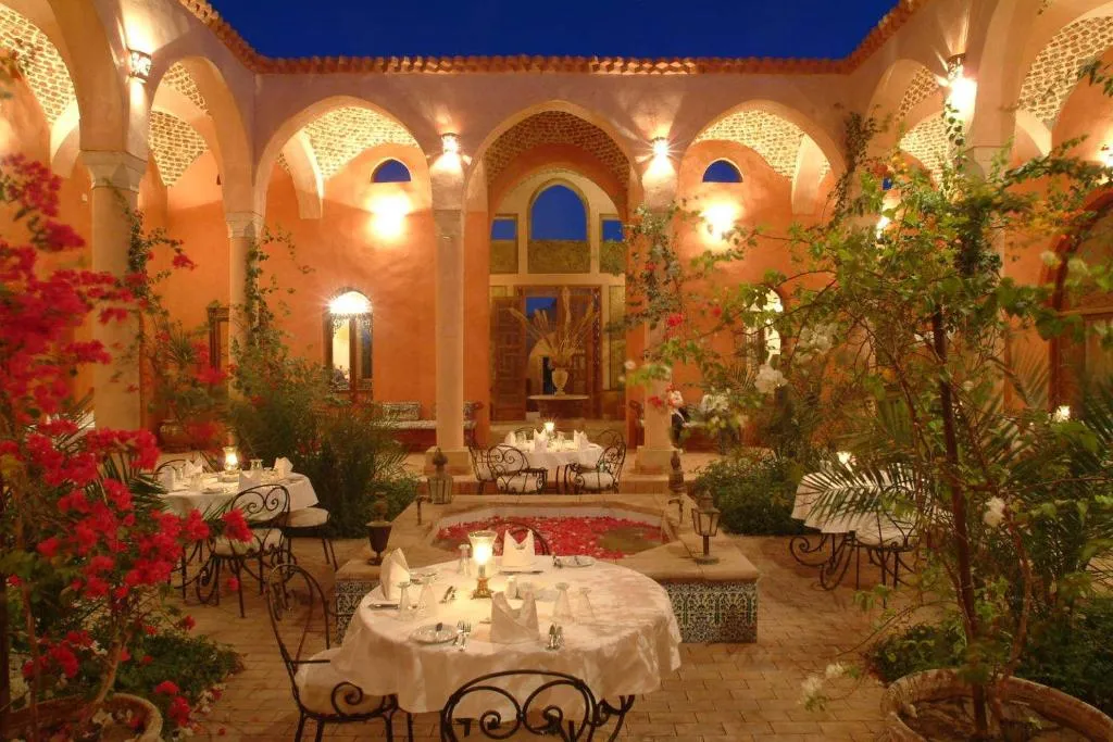 Hotel Al Moudira arhitectură unică pe malul de vest
