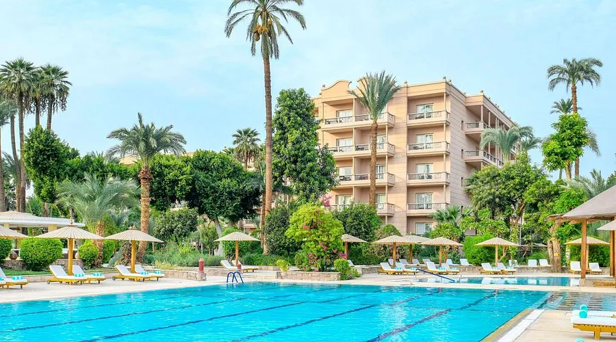 Pavillon Winter Luxor resort cu piscine