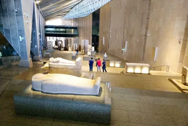Cairo: Grand Egyptian Museum, Pyramids, Sphinx Tour & Lunch - Image 3