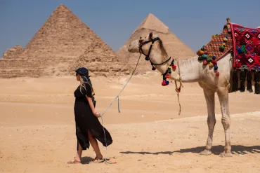 Cairo: Giza Pyramids Camel Ride and Egyptian Museum Tour - Image 3