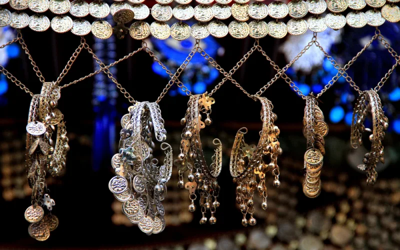 Cairo: Female-Guided Pyramids, Bazaar, and Museum Tour - Image 7