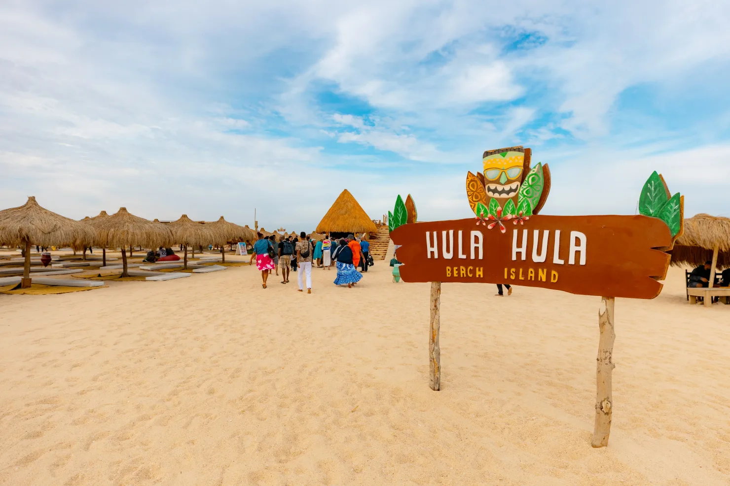 Hula Hula Island, Hurghada — yacht over shallow blue water