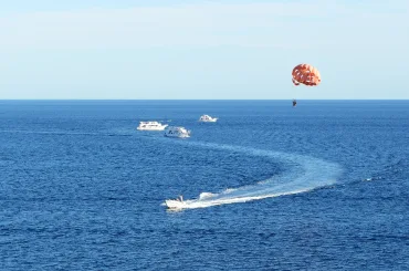 Hurghada: Glass Boat and Parasailing Trip with Snorkeling - Photo 3