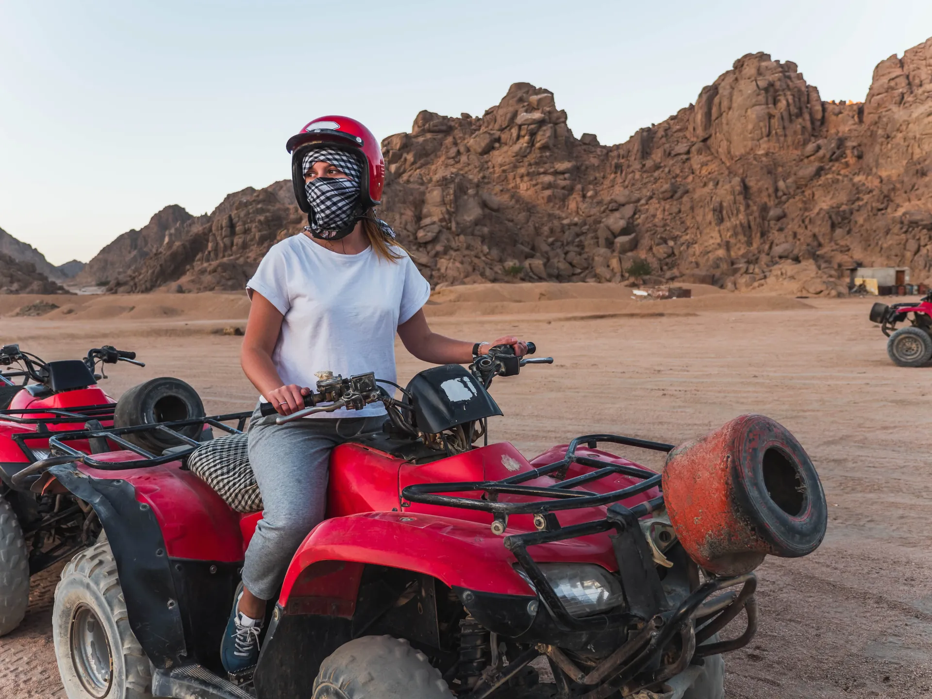 Depuis EL Gouna : Safari en quad, Village bédouin et Balade à dos de chameau