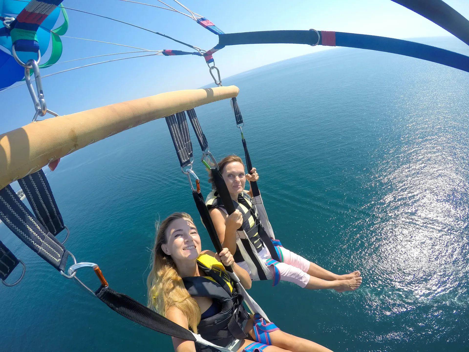 Ab Safaga: Orange Island Trip mit Schnorcheln und Parasailing