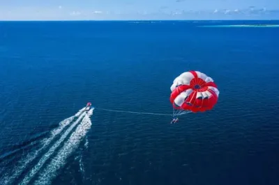 Soma Bay: Parasailing &amp; Watersports with Hotel Pickup