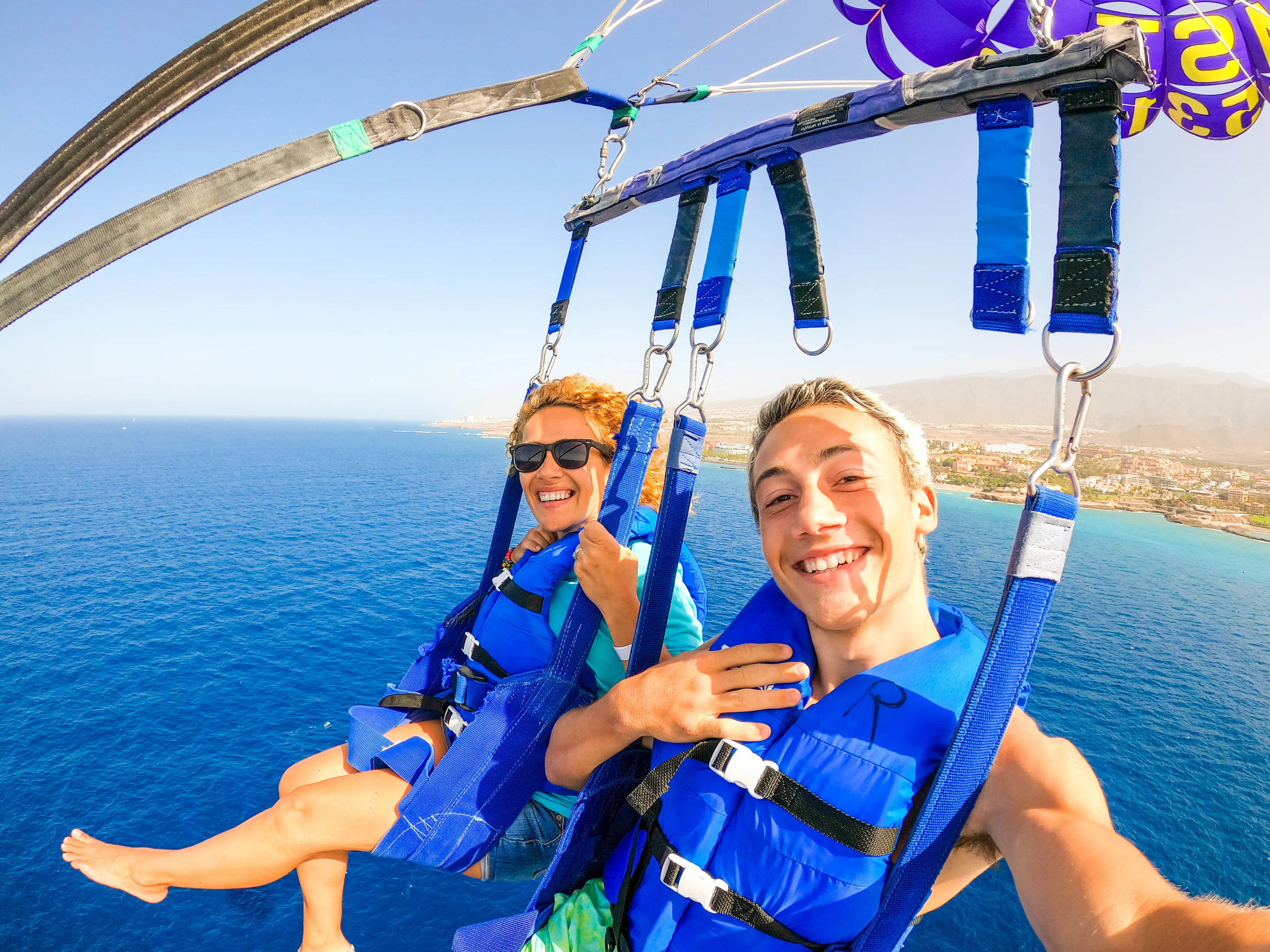 Makadi Bay: Glasboot und Parasailing mit Wassersport