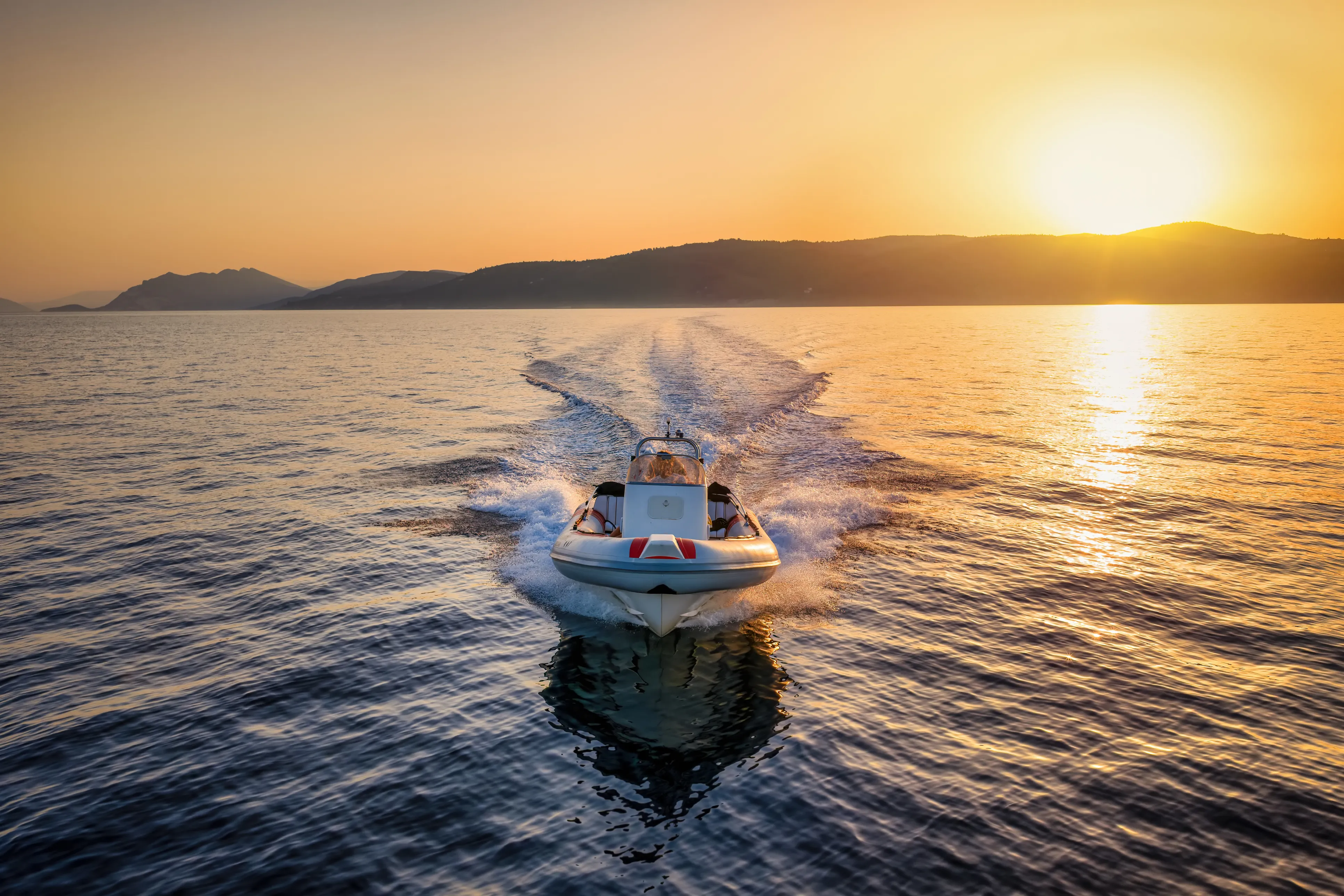 Hurghada: Orange Island Speedboat, Snorkeling & Parasailing